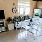 Vakantiehuis Meny's Azure Escape *