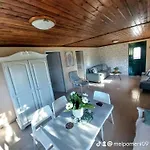 Vakantiehuis Meny's Azure Escape Dikella