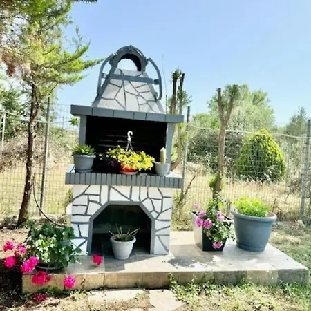 Meni's Paradise House Holiday home Dikella