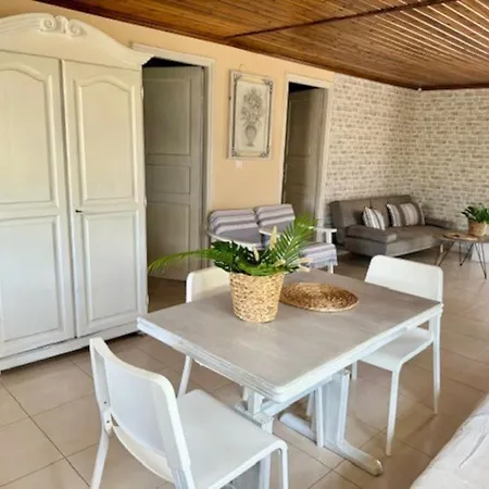 Meni's Paradise House * Dikella