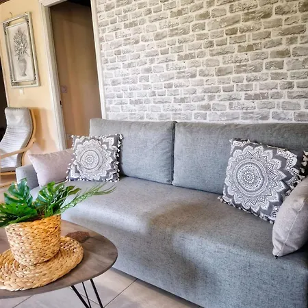 Meni's Paradise House Holiday home Dikella