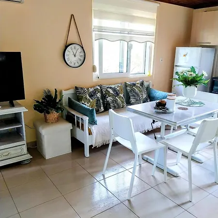 Vakantiehuis Meny's Azure Escape *