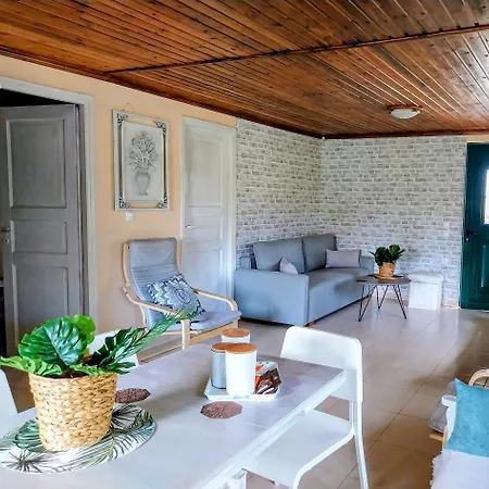 Meni's Paradise House *